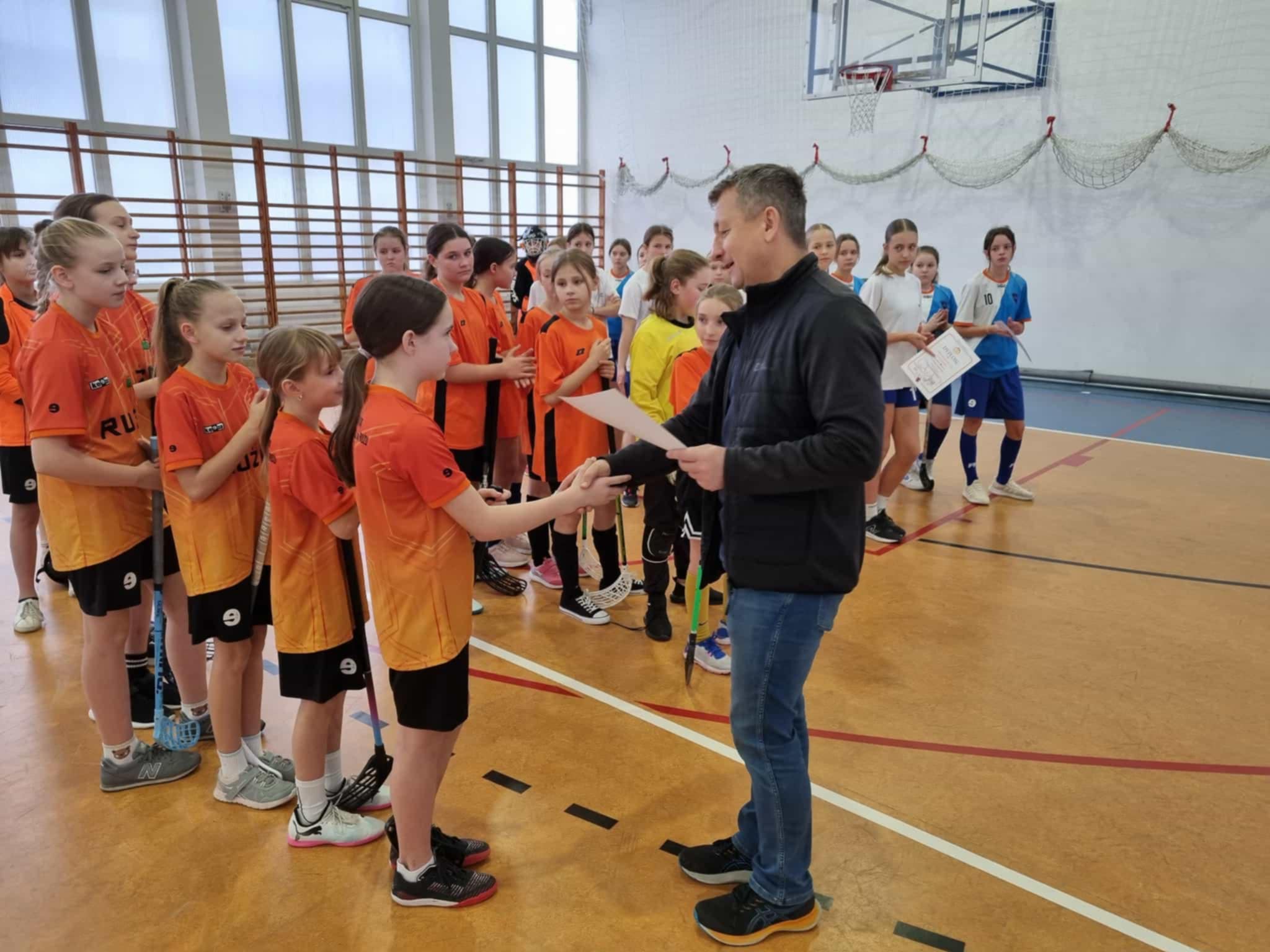 Półfinał wojewódzki w unihokeju dla dziewcząt z rocznika 2013 i młodsze